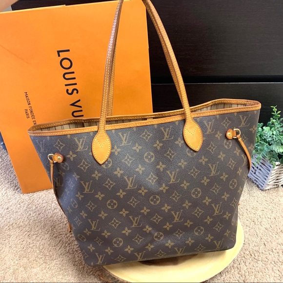 Louis Vuitton Neverfull MM Monogram Canvas Tote - Picture 2 of 13